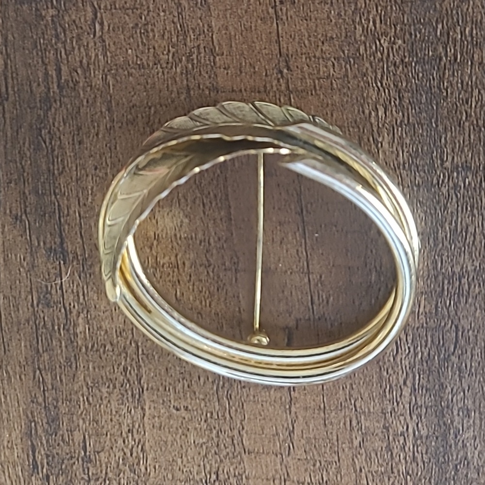 VINTAGE Minimalist Circle Leaf Brooch